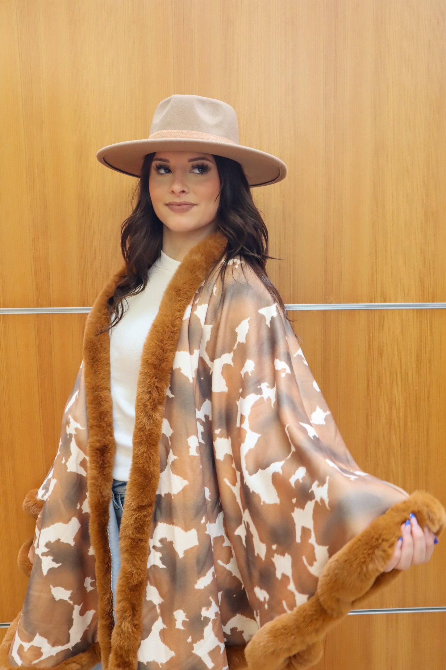 MK135 Lubbock Fur Trim Poncho - Wine: WINE / L