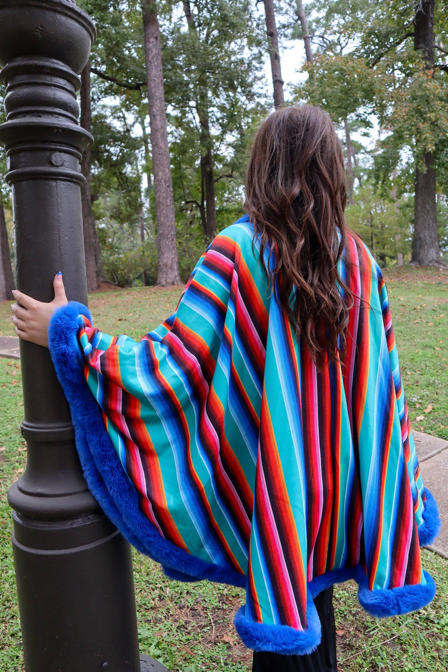 MK135 Lubbock Fur Trim Poncho - Wine: WINE / L