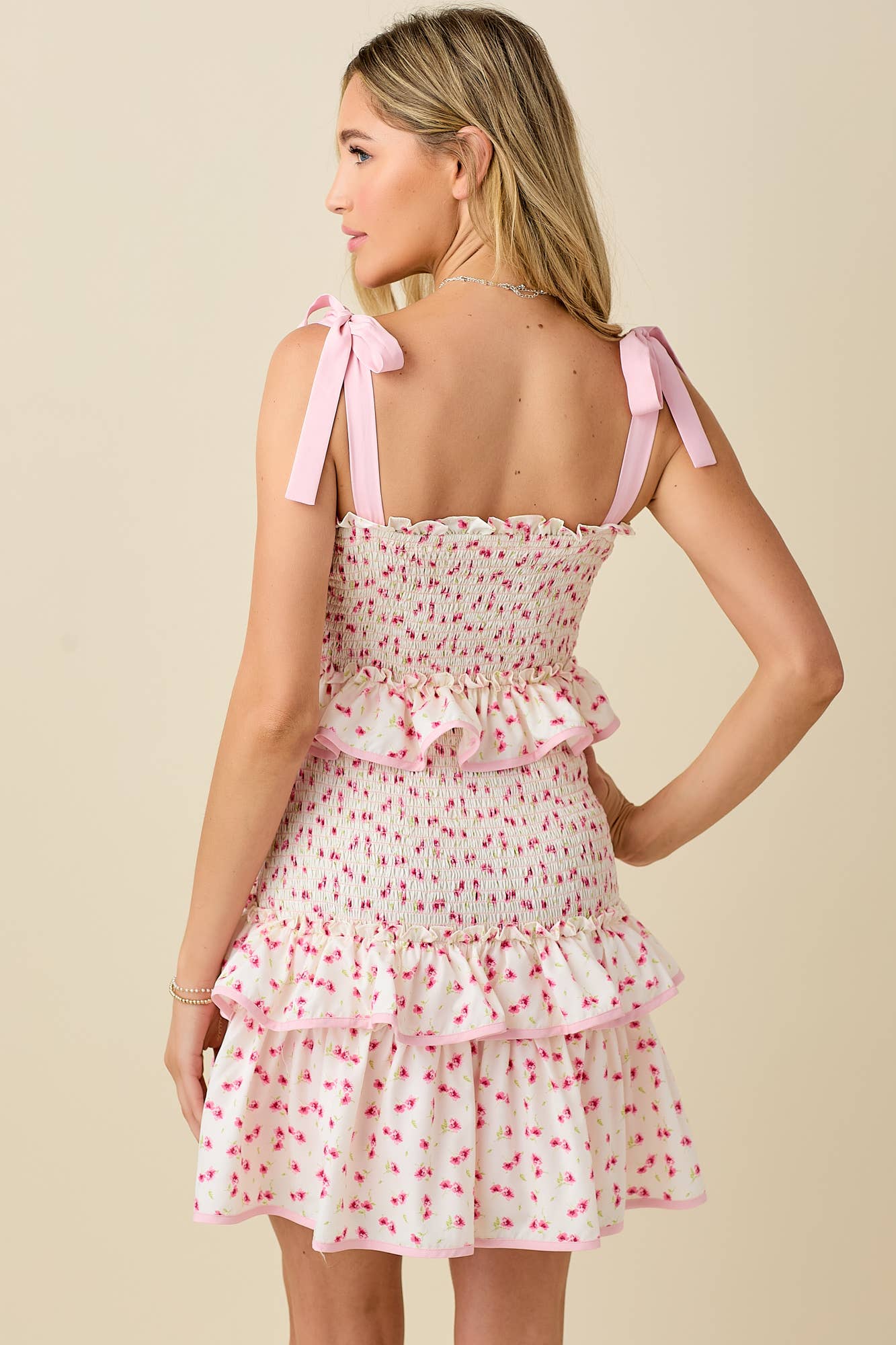 Floral printed tie shoulder ruffled smocked mini dress: WHITE/PINK / M