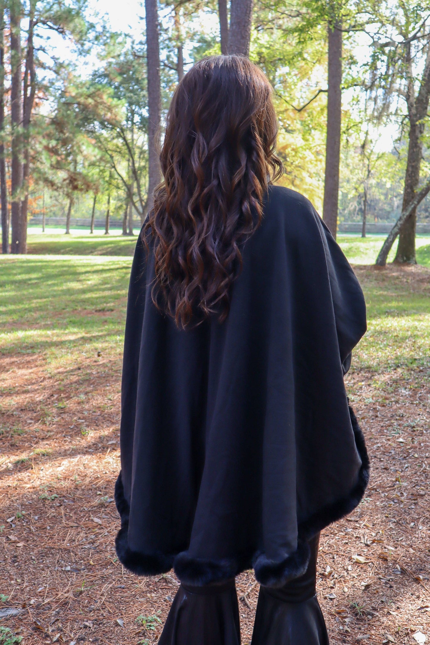 MK135 Lubbock Fur Trim Poncho - Olive: OLIVE / S