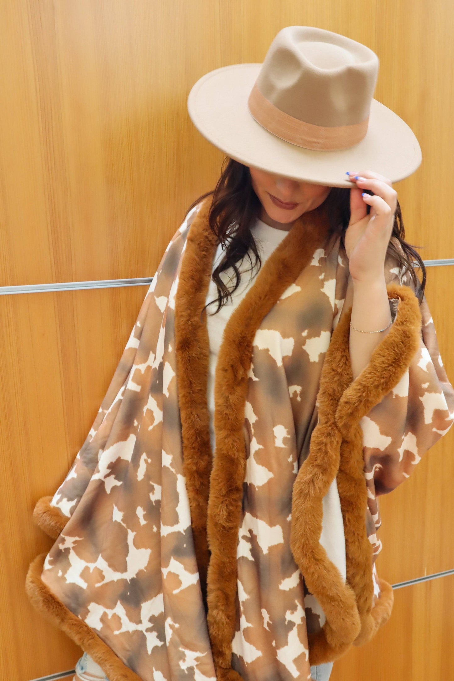 MK135 Lubbock Fur Trim Poncho - Olive: OLIVE / S