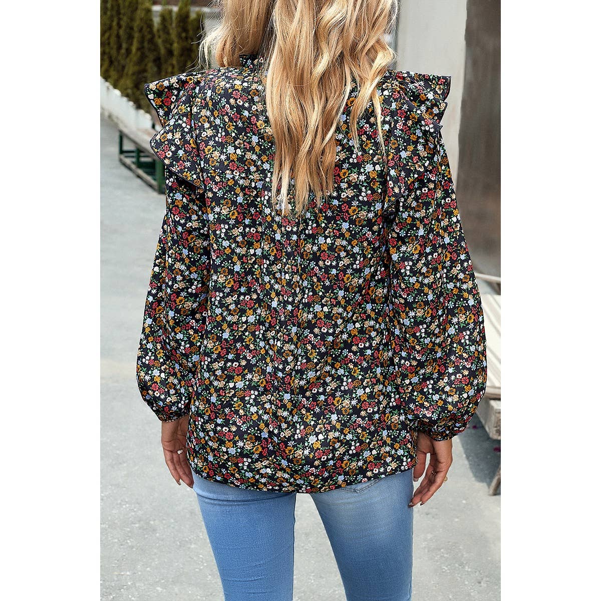 Floral Print Smocked Ruffled Shoulder Loose Blouse: BLUE / S
