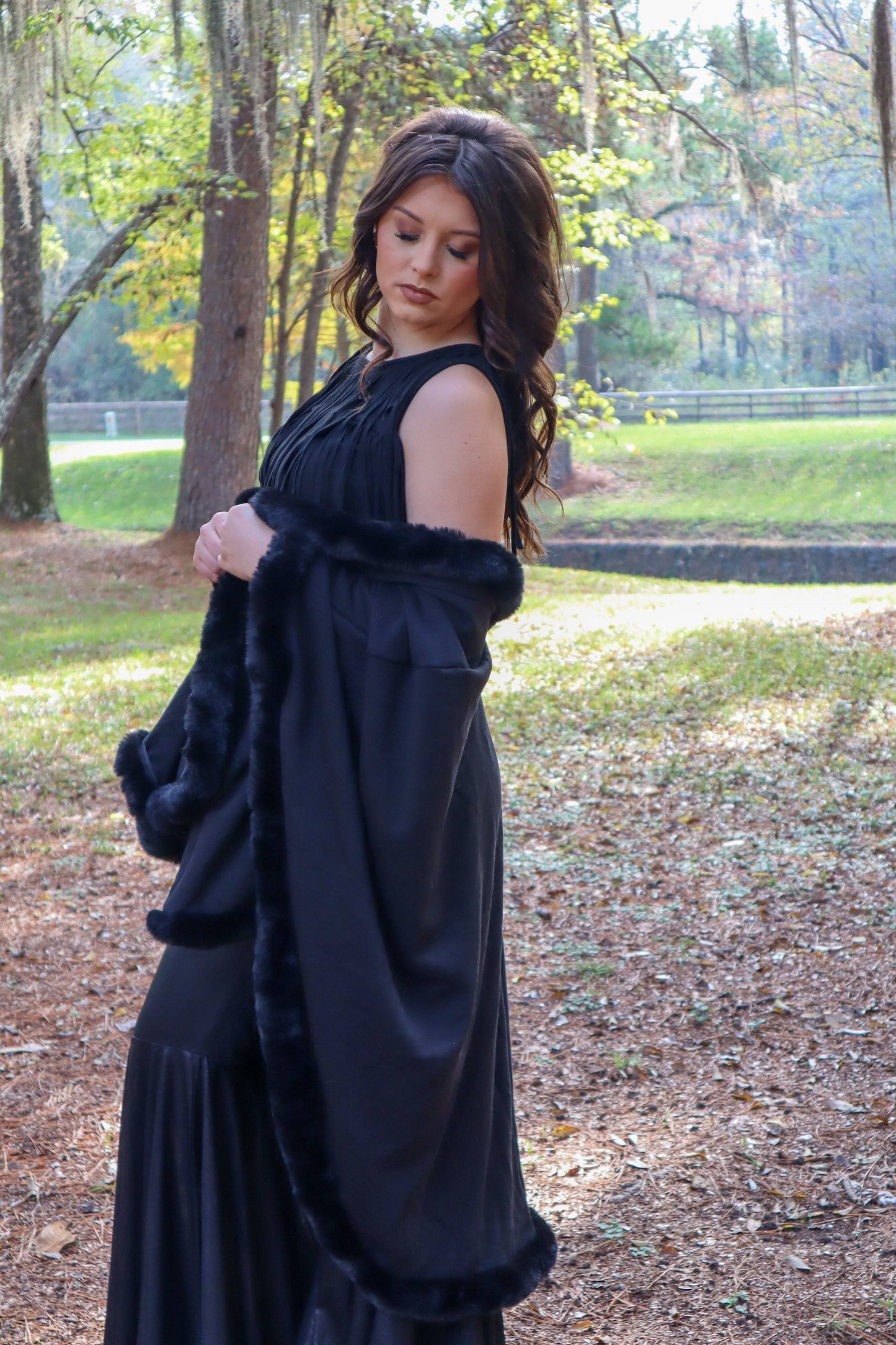 MK135 Lubbock Fur Trim Poncho - Olive: OLIVE / S