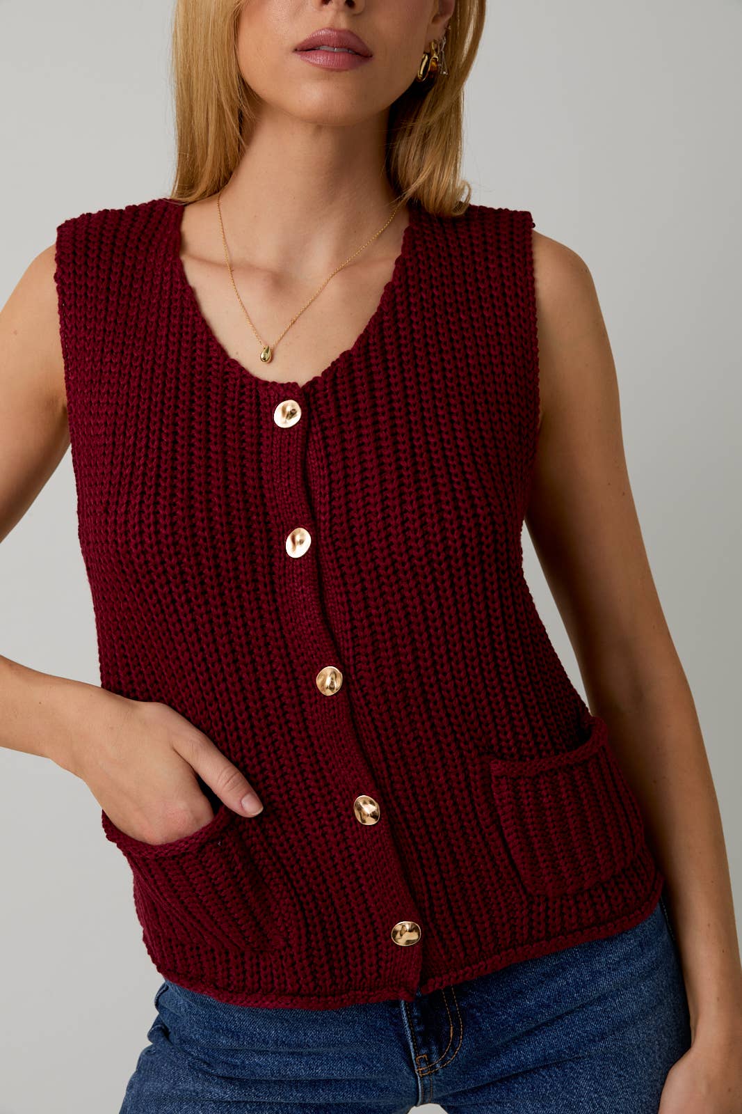 RELAXED BUTTON DOWN CHUNKY SWEATER VEST: Burgundy