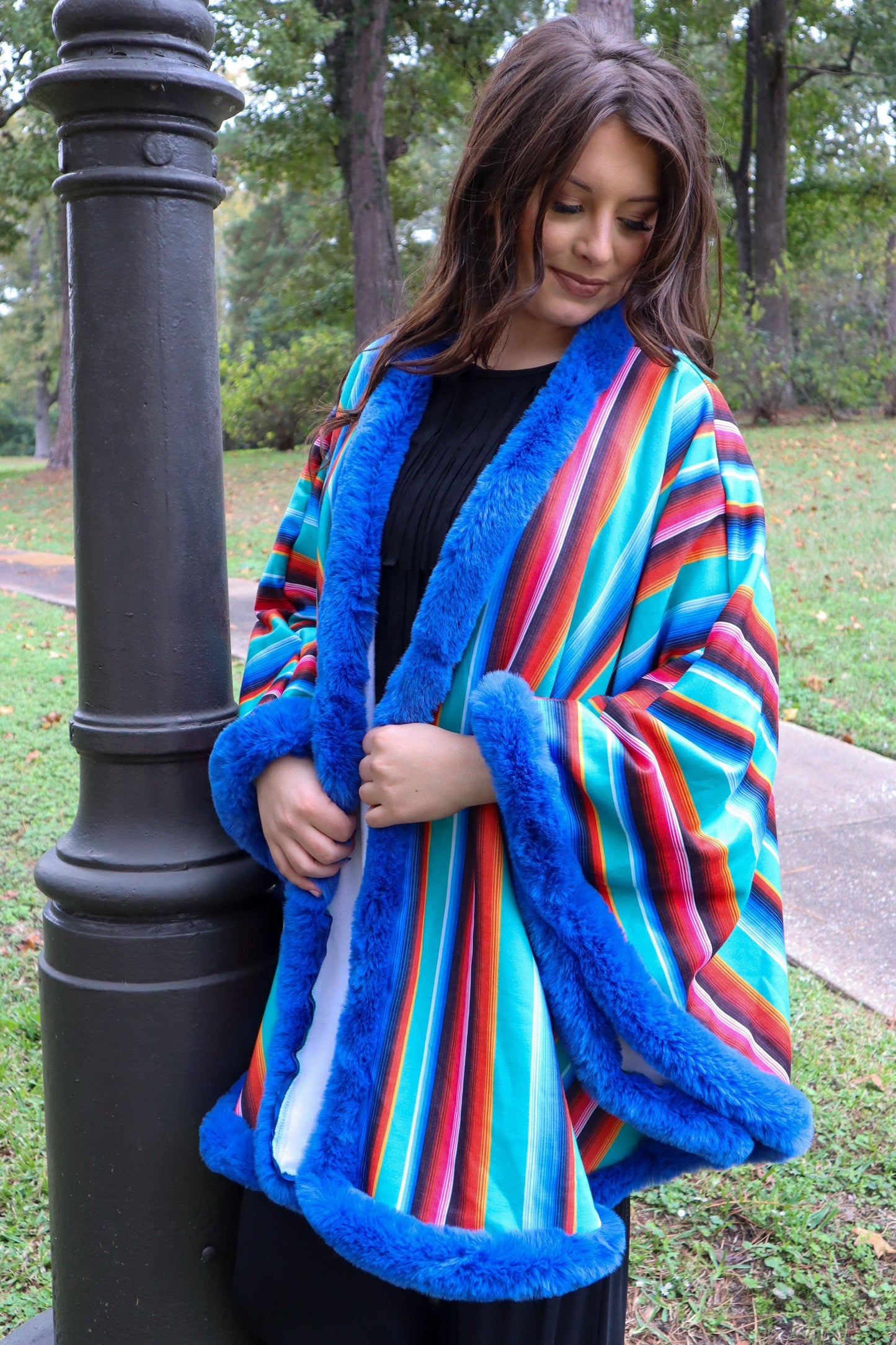 MK135 Lubbock Fur Trim Poncho - Wine: WINE / S