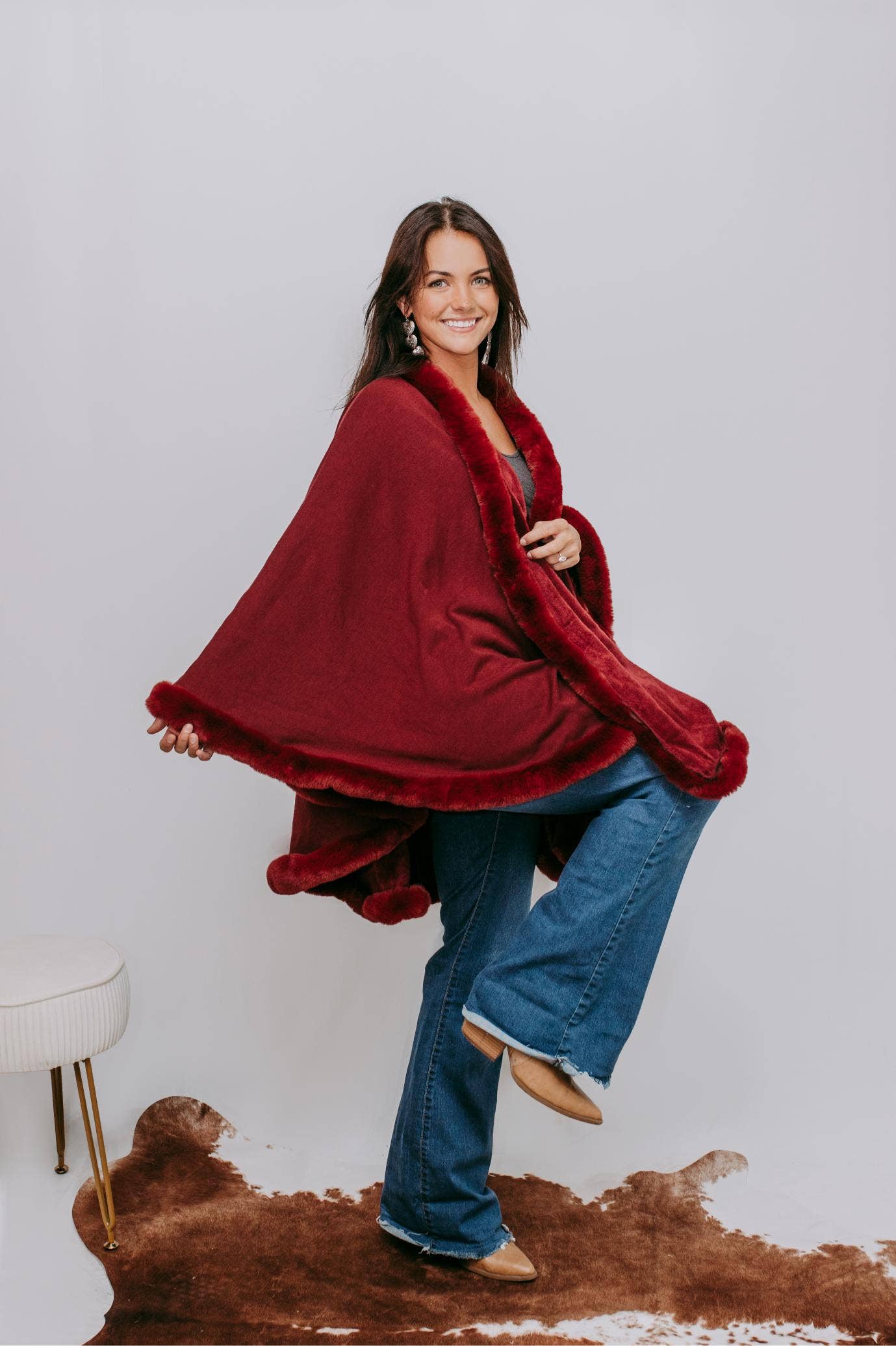 MK135 Lubbock Fur Trim Poncho - Wine: WINE / S