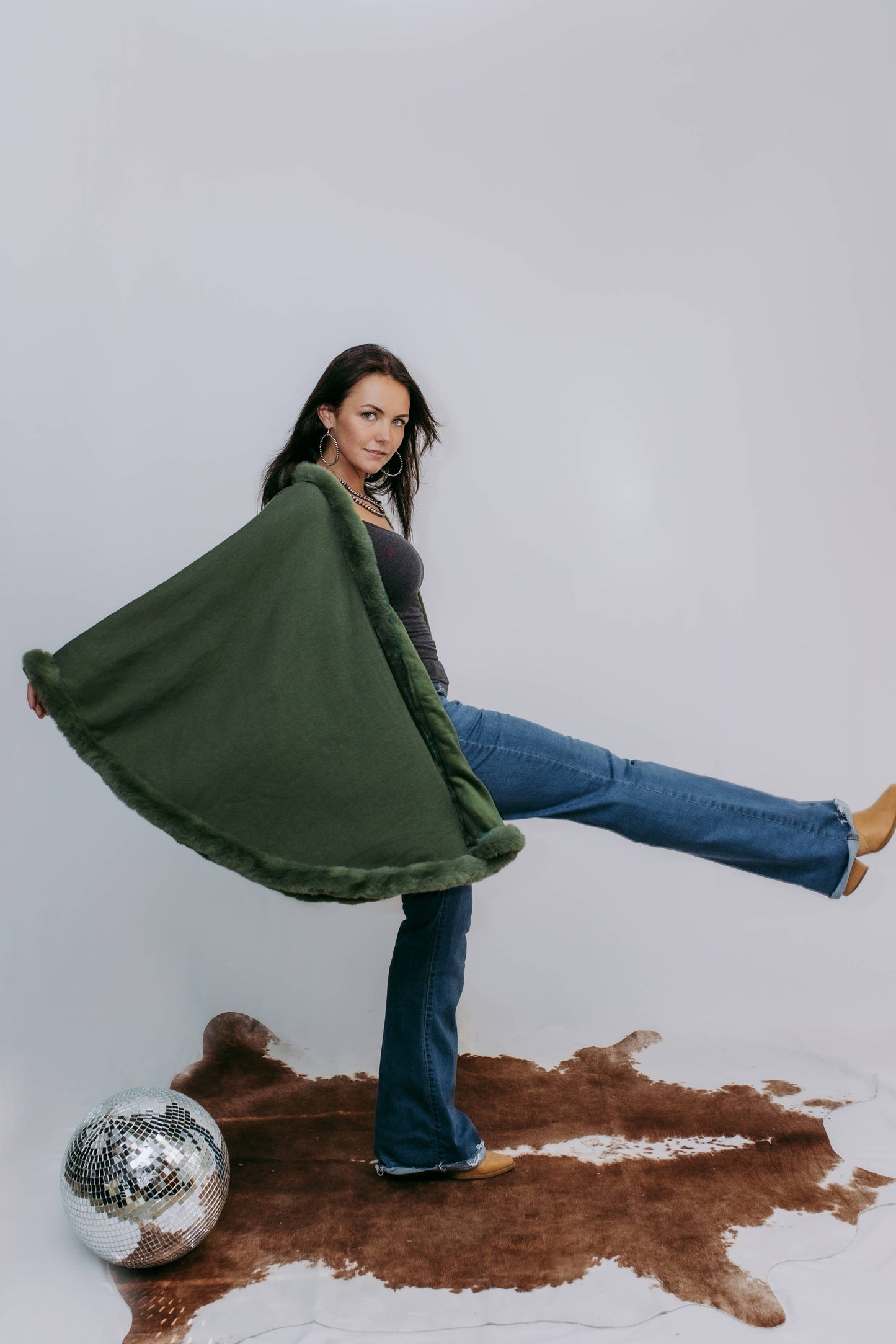 MK135 Lubbock Fur Trim Poncho - Olive: OLIVE / S