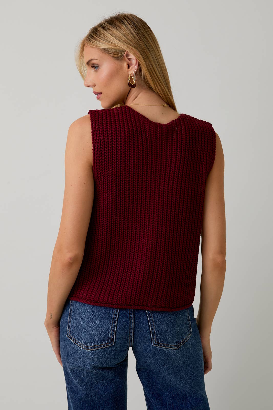 RELAXED BUTTON DOWN CHUNKY SWEATER VEST: Burgundy