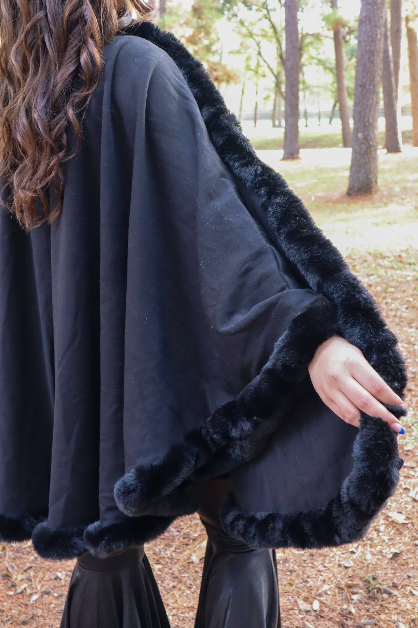 MK135 Lubbock Fur Trim Poncho - Olive: OLIVE / S