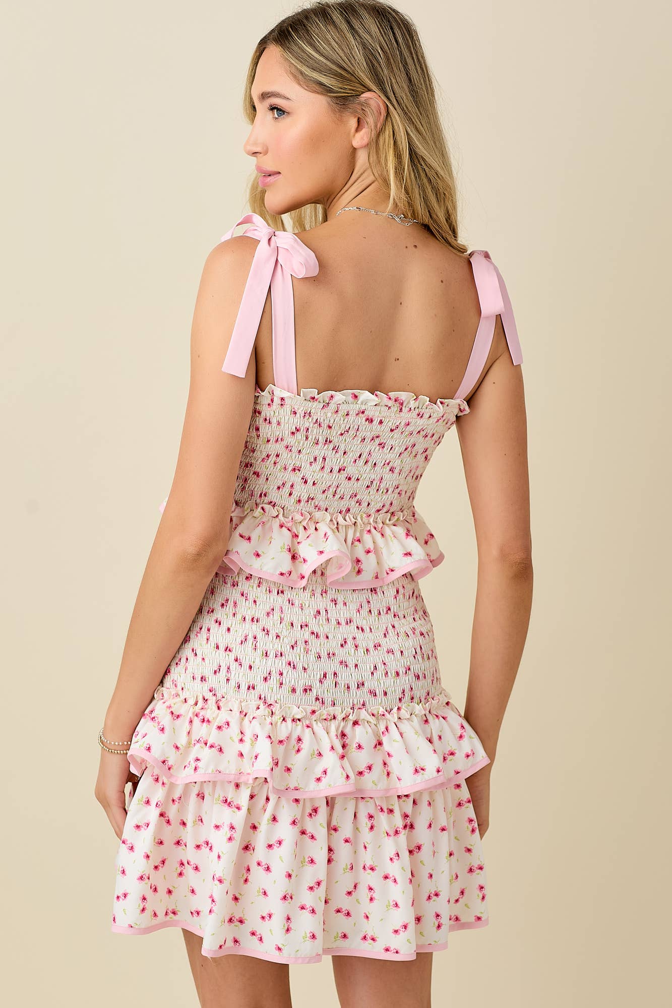 Floral printed tie shoulder ruffled smocked mini dress: WHITE/PINK / L