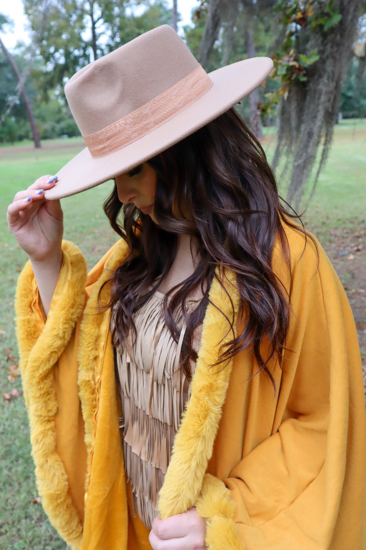 MK135 Lubbock Fur Trim Poncho - Wine: WINE / S