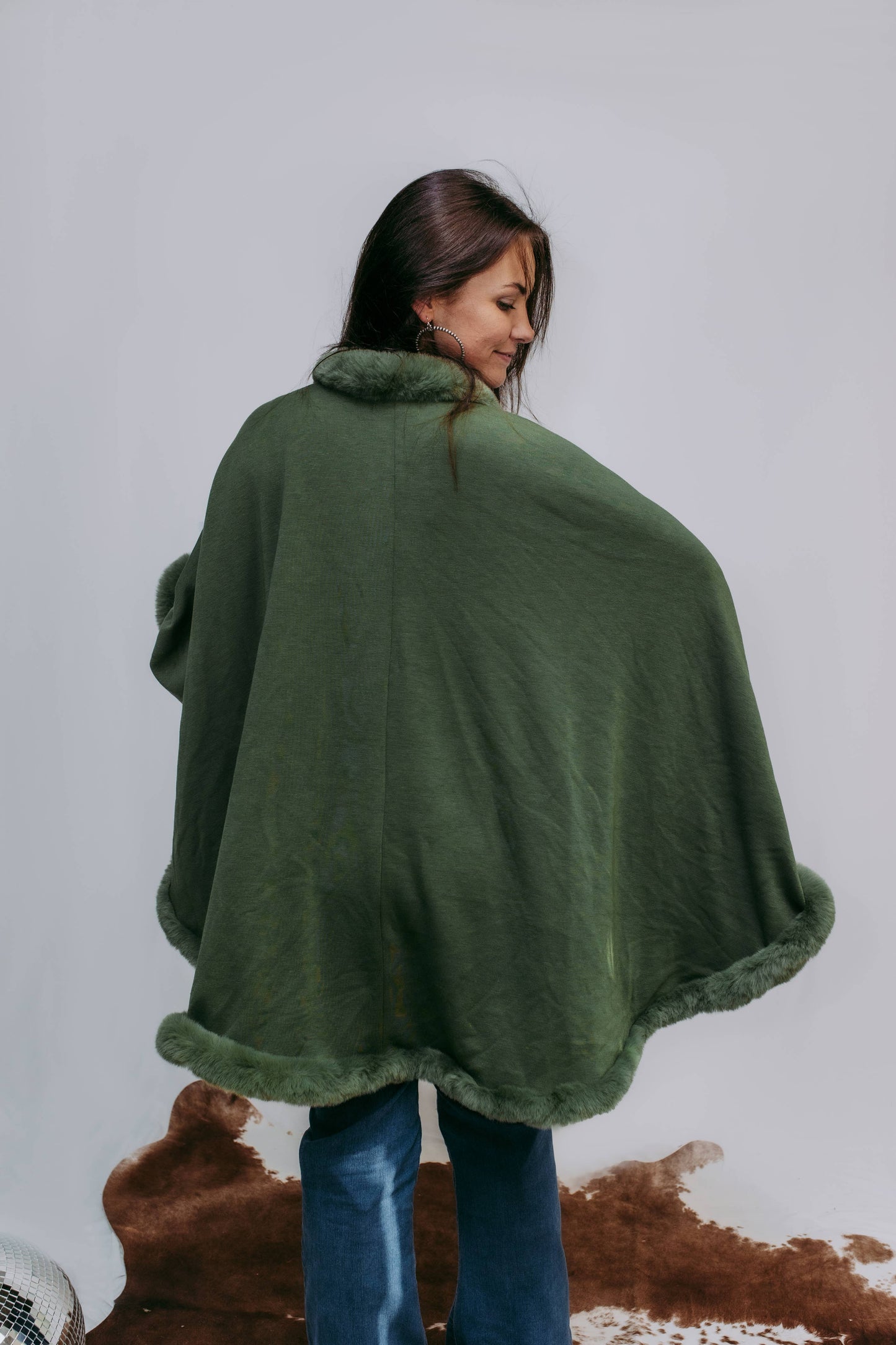 MK135 Lubbock Fur Trim Poncho - Olive: OLIVE / S
