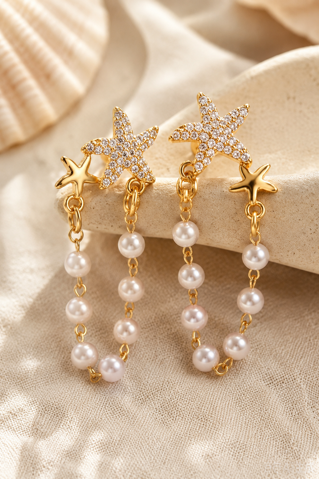 Minimalist Beach Dangle Earrings - Gold Pearl Starfish