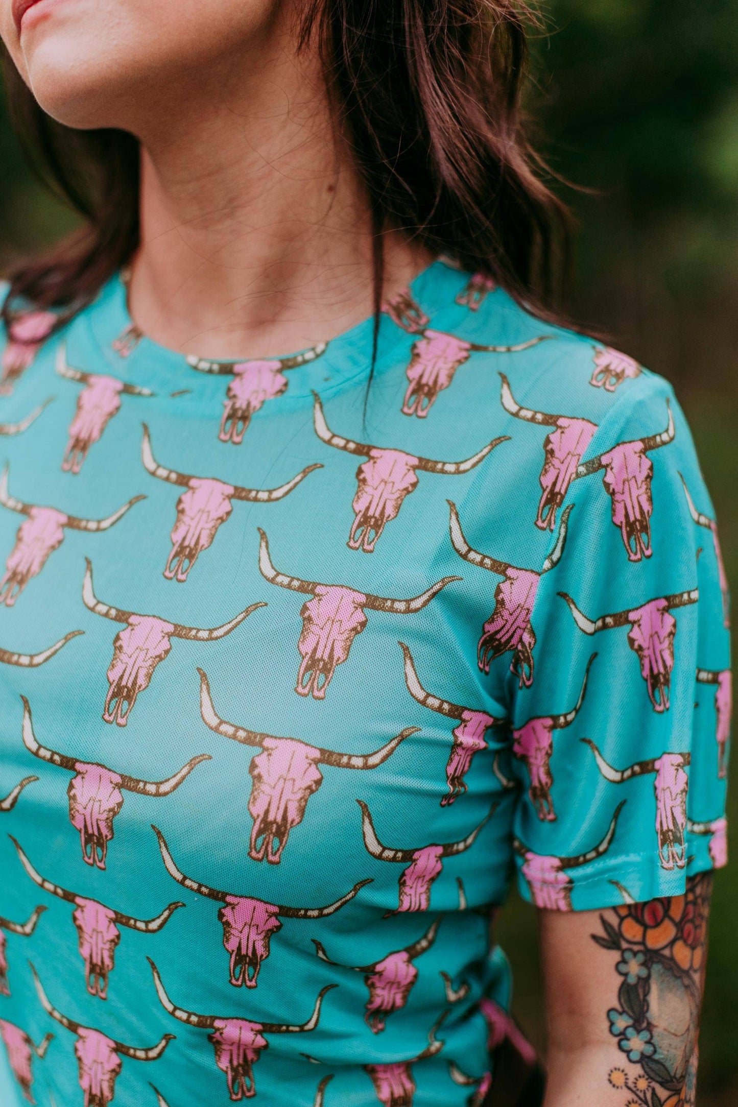 Short sleeve Mesh Top Cow Skull: Turquoise / S