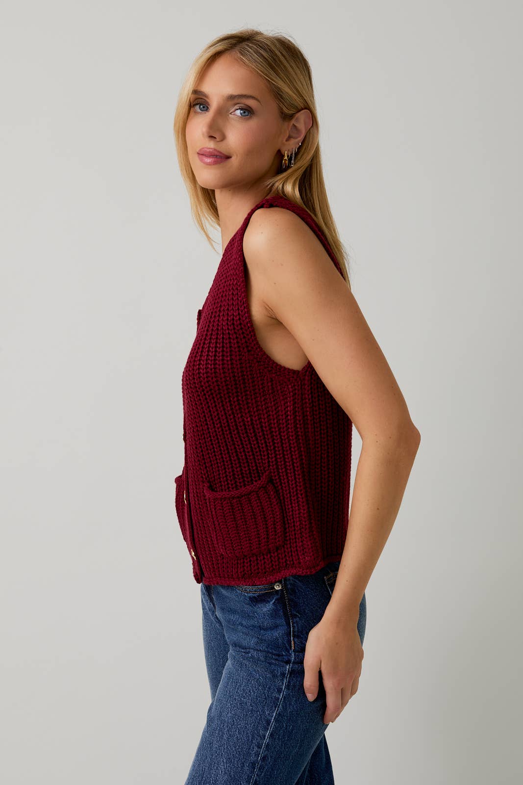 RELAXED BUTTON DOWN CHUNKY SWEATER VEST: Burgundy