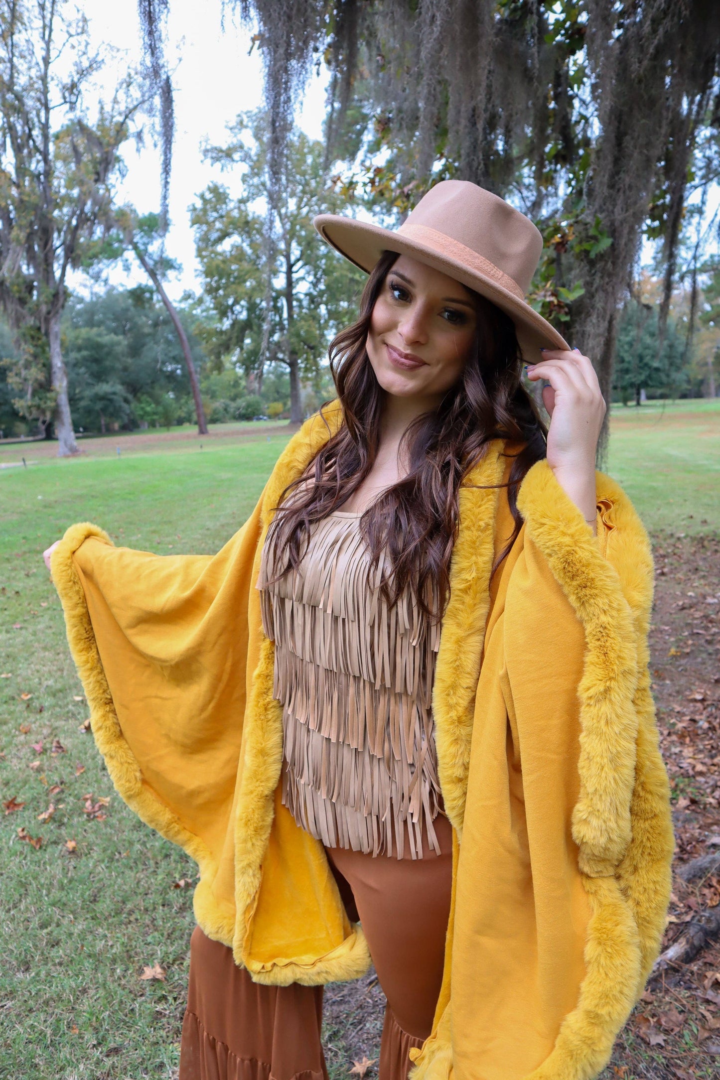 MK135 Lubbock Fur Trim Poncho - Olive: OLIVE / S