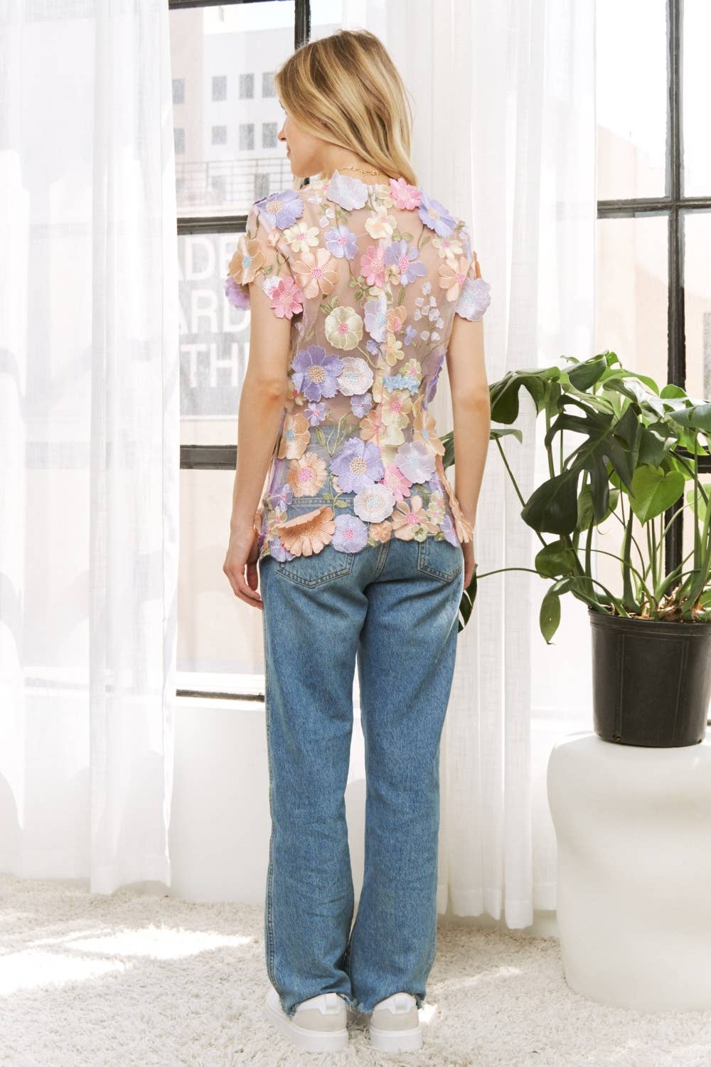 3D FLOWER EMBROIDERY SLIM FIT SHORT SLEEVES TOP: Lavender / M