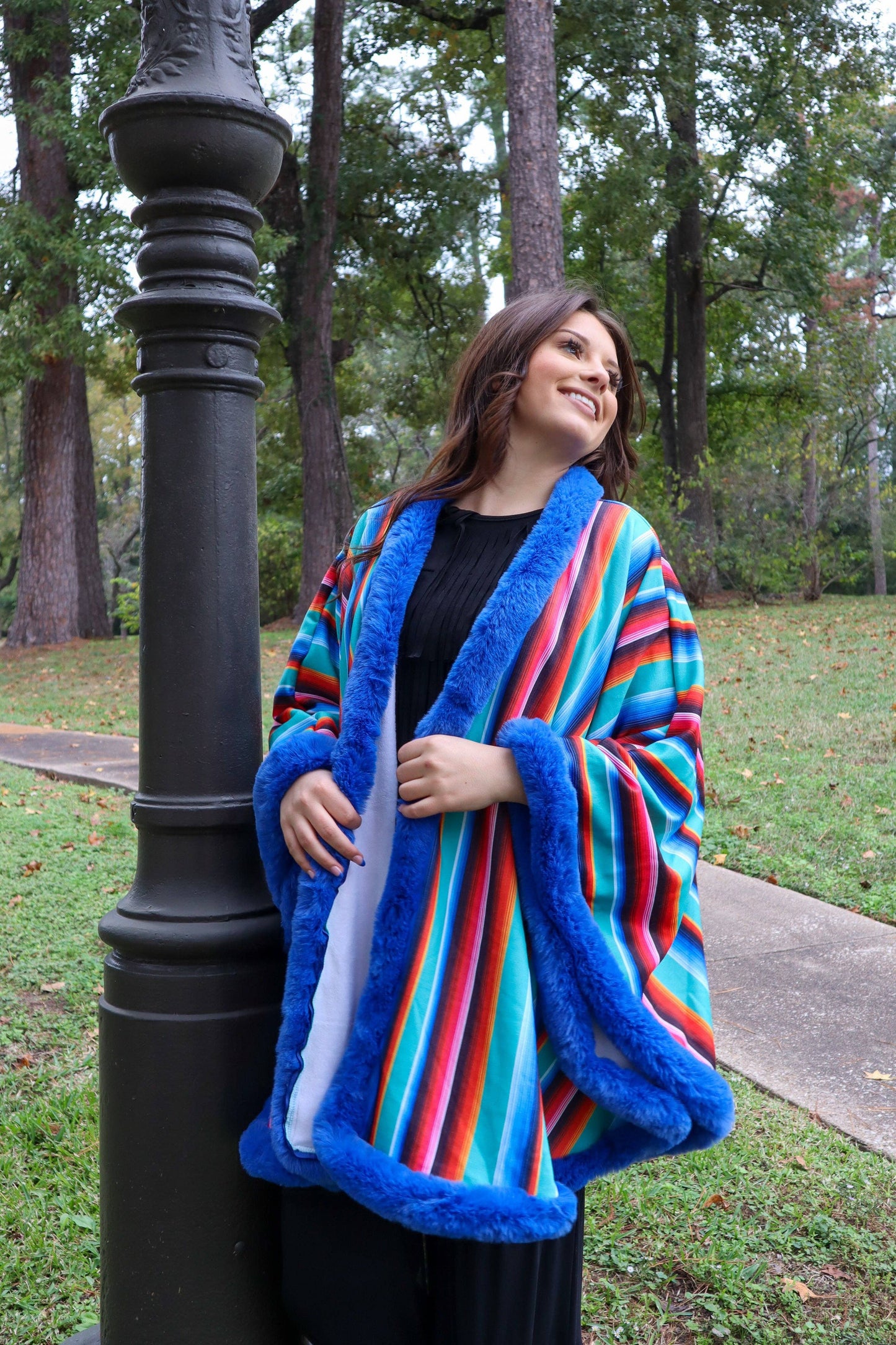 MK135 Lubbock Fur Trim Poncho - Wine: WINE / S