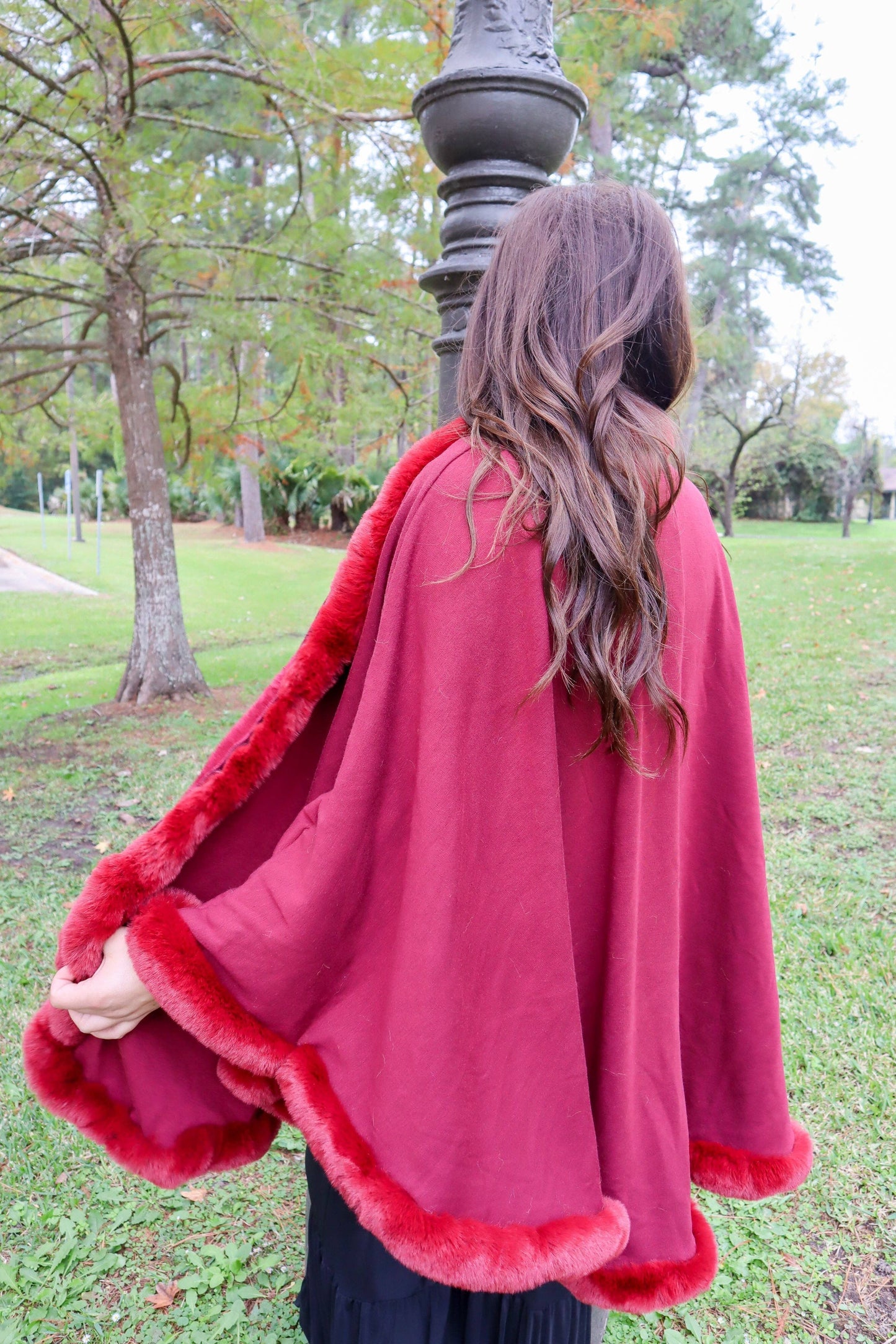 MK135 Lubbock Fur Trim Poncho - Olive: OLIVE / S