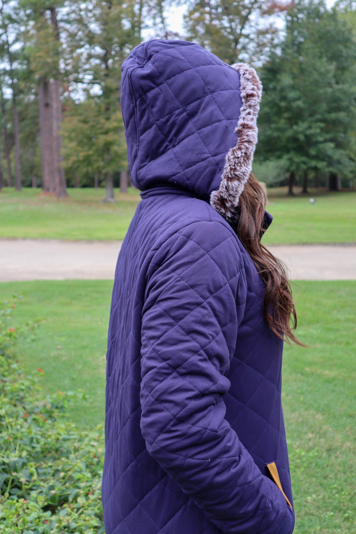 MK132 Carolina Fur Trimmed Quilted Jacket - Navy: NAVY / M